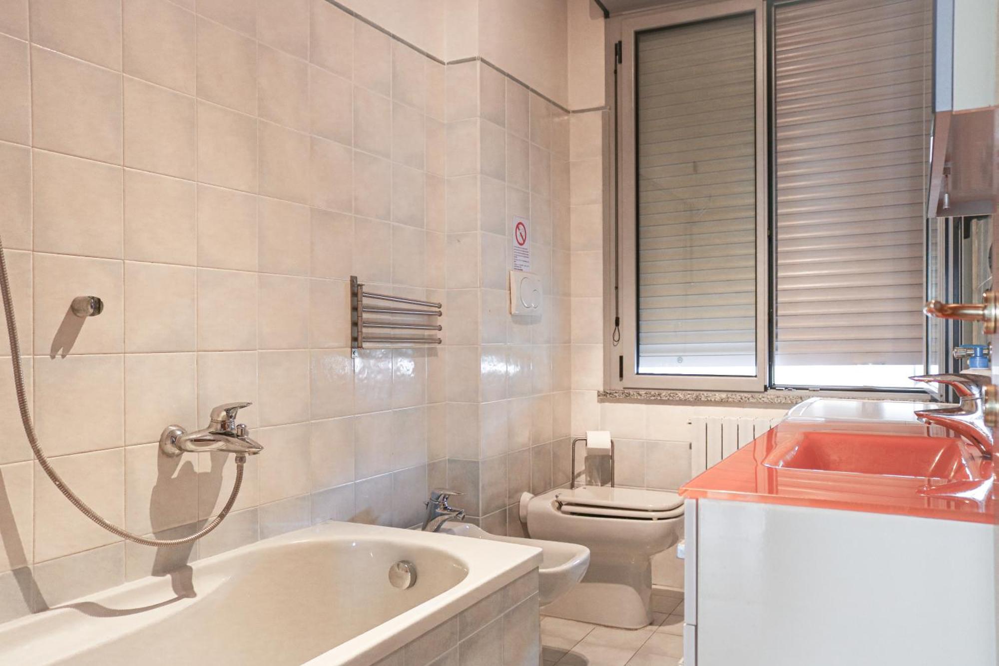 Urban Balcony Hideaway - 3 People Apartment Milan Luaran gambar